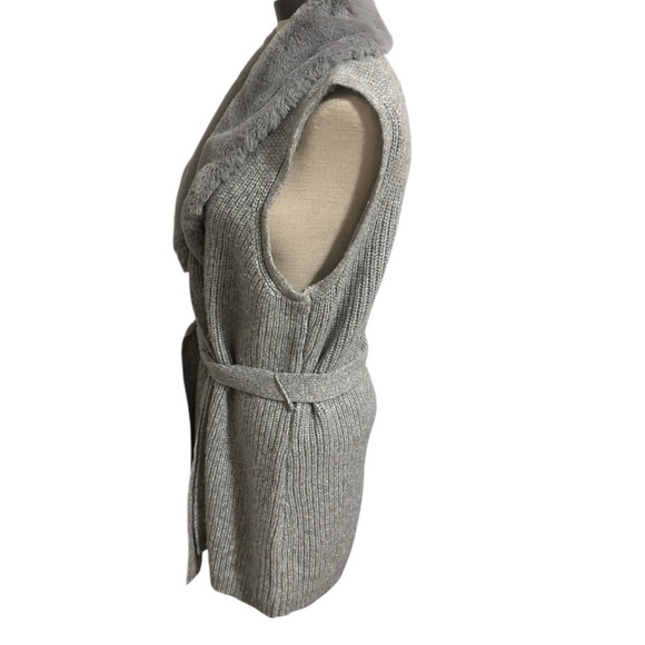 Francesca's  Gray Knit Julia Sleeveless Faux Fur Collar Cardigan Vest Medium - Picture 5 of 11